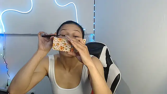 Snapshot of JessGarcia chatting on 3, 12, 2025 JessGarcia online show from 3, 12, 2025