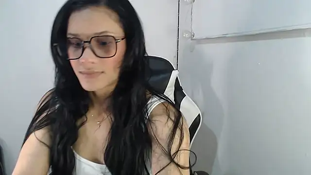Snapshot of JessGarcia chatting on 21, 11, 2025 JessGarcia online show from 21, 11, 2025