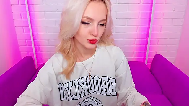 LisaFoxyMe online show from 17, 11, 2025