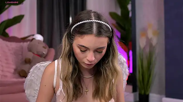 ElsaSolace online show from 31, 10, 2025