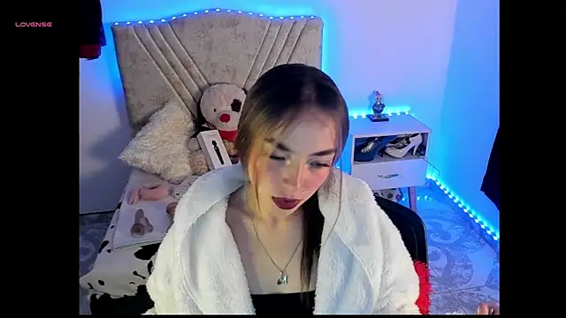 Mia Victoria22 online show from 15, 4, 2026