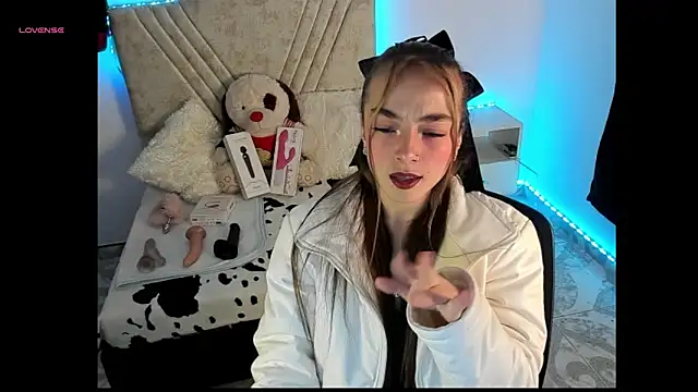 Mia Victoria22 online show from 11, 4, 2026