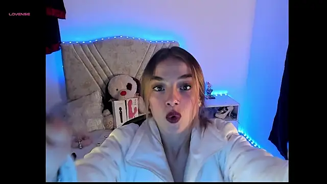 Mia Victoria22 online show from 28, 4, 2026