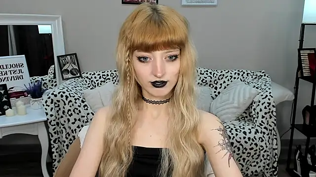 MistyMarlo online show from 21, 4, 2026