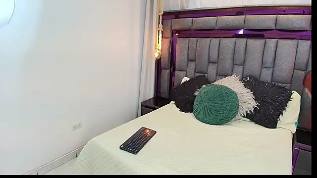 Snapshot of AdelineFiore chatting on 2, 10, 2025 AdelineFiore online show from 2, 10, 2025