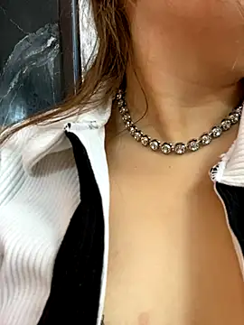 Snapshot of MacarenaRosse chatting on 9, 11, 2025 MacarenaRosse online show from 9, 11, 2025