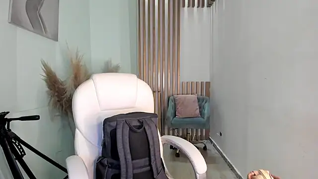 Snapshot of MacarenaRosse chatting on 27, 10, 2025 MacarenaRosse online show from 27, 10, 2025