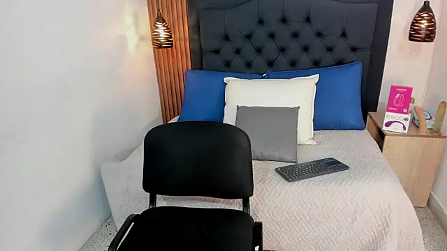 Hisoka 011 online show from 17, 4, 2026