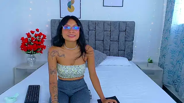 Soffia Konig  online show from 14, 12, 2025