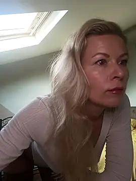 Snapshot of Julia_Giulia chatting on 25, 10, 2025 Julia Giulia online show from 25, 10, 2025