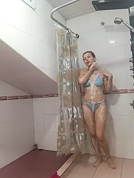 Snapshot of Julia_Giulia chatting on 5, 11, 2025 Julia Giulia online show from 5, 11, 2025