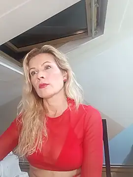 Snapshot of Julia_Giulia chatting on 25, 10, 2025 Julia Giulia online show from 25, 10, 2025