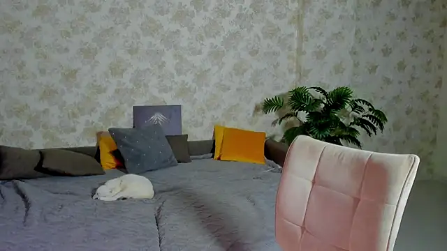 Julia Giulia online show from 23, 12, 2025