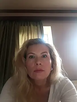 Julia Giulia online show from 1, 10, 2025