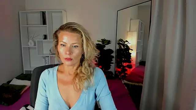 Julia Giulia online show from 2, 7, 2026