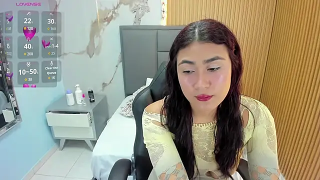 TIFFANY BELLO online show from 24, 11, 2025