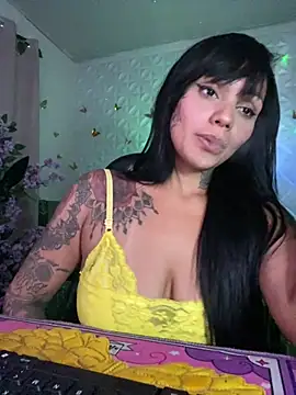 Snapshot of kahpoliver chatting on 11, 4, 2026 kahpoliver online show from 11, 4, 2026