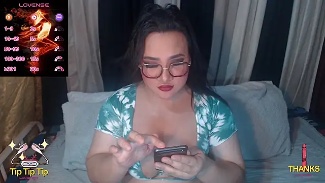 Snapshot of Hotcum_ella chatting on 1, 5, 2026 Hotcum ella online show from 1, 5, 2026