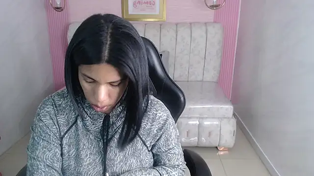 ambar fox s online show from 24, 10, 2025