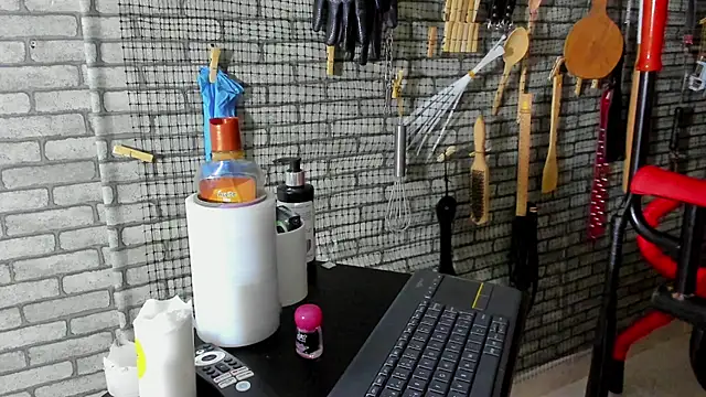 ariel bdsm online show from 7, 4, 2026