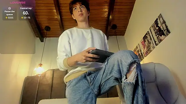 Snapshot of Oscar_and_dani chatting on 9, 10, 2025 Oscar and dani online show from 9, 10, 2025