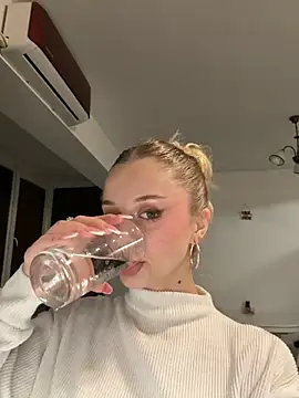 BabyAnais online show from 8, 11, 2025