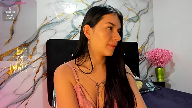 RoxanaBorns  online show from 6, 7, 2026