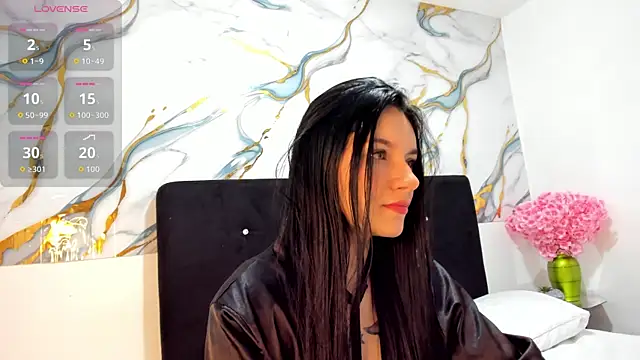 Snapshot of RoxanaBorns_ chatting on 1, 6, 2026 RoxanaBorns online show from 1, 6, 2026