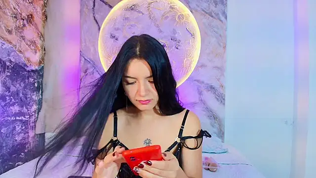 Snapshot of RoxanaBorns_ chatting on 8, 10, 2025 RoxanaBorns online show from 8, 10, 2025