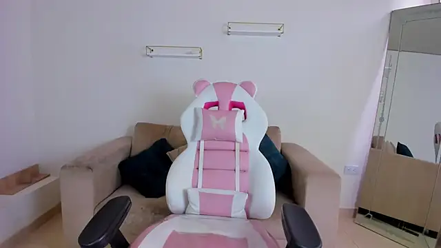 april smiith online show from 20, 12, 2025