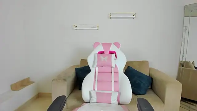 april smiith online show from 3, 2, 2026