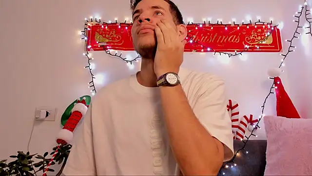 Snapshot of lara_and_danny chatting on 14, 11, 2025 lara and danny online show from 14, 11, 2025