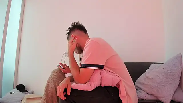 Snapshot of lara_and_danny chatting on 25, 10, 2025 lara and danny online show from 25, 10, 2025