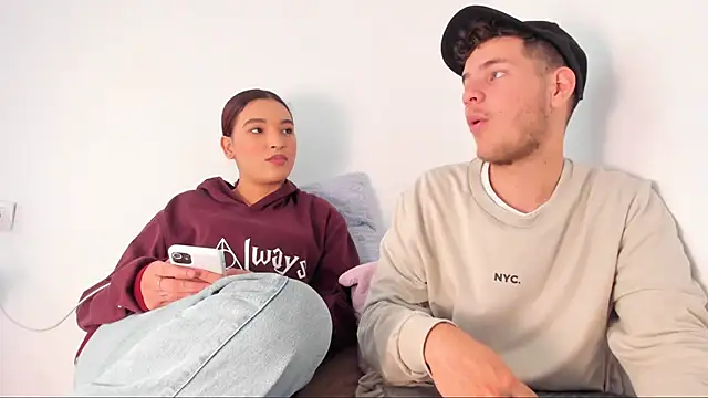 Snapshot of lara_and_danny chatting on 6, 11, 2025 lara and danny online show from 6, 11, 2025