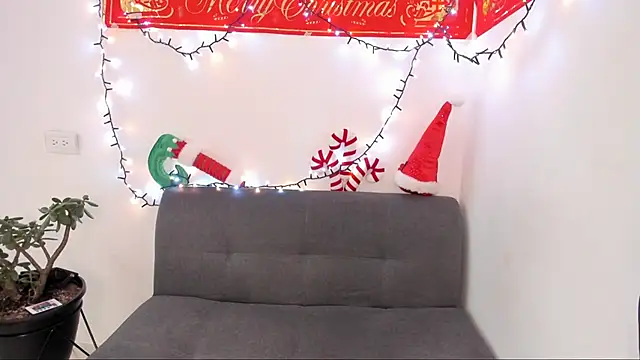 Snapshot of lara_and_danny chatting on 26, 11, 2025 lara and danny online show from 26, 11, 2025