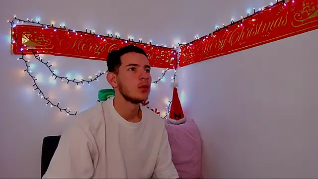 Snapshot of lara_and_danny chatting on 13, 11, 2025 lara and danny online show from 13, 11, 2025