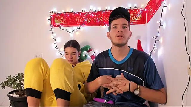 Snapshot of lara_and_danny chatting on 20, 11, 2025 lara and danny online show from 20, 11, 2025