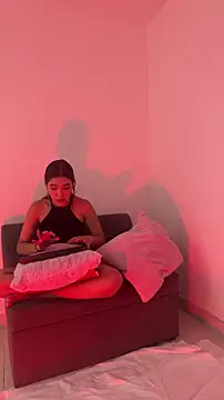 Snapshot of lara_and_danny chatting on 17, 10, 2025 lara and danny online show from 17, 10, 2025