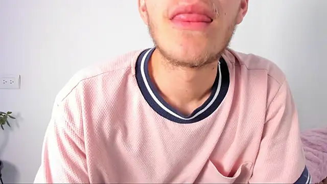 Snapshot of lara_and_danny chatting on 9, 11, 2025 lara and danny online show from 9, 11, 2025