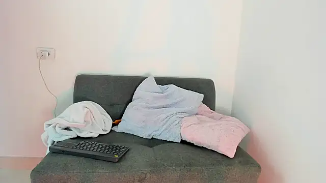 Snapshot of lara_and_danny chatting on 22, 10, 2025 lara and danny online show from 22, 10, 2025