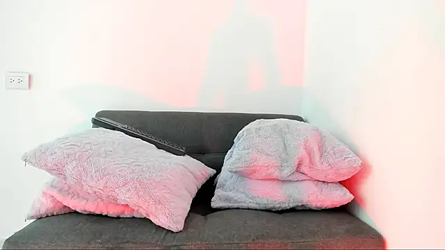 Snapshot of lara_and_danny chatting on 27, 10, 2025 lara and danny online show from 27, 10, 2025