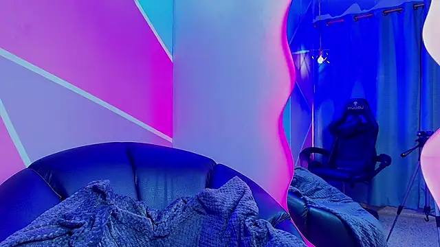 naomi campbel  online show from 15, 10, 2025