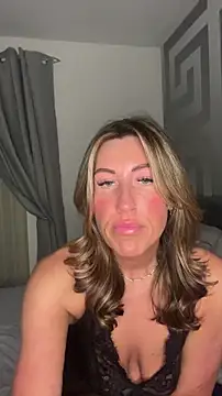 CurvyMILF Sienna online show from 11, 3, 2026