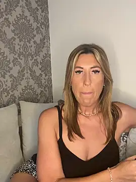 CurvyMILF Sienna online show from 11, 6, 2026