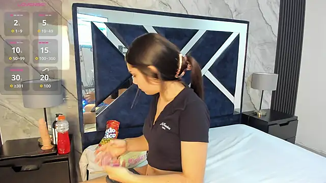 Megan Sweetas online show from 18, 11, 2025