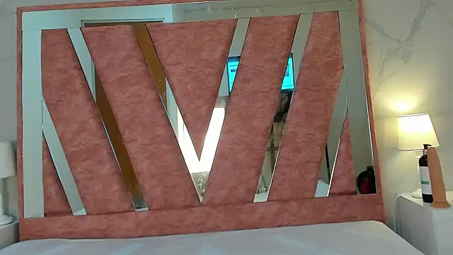 Megan Sweetas online show from 11, 10, 2025