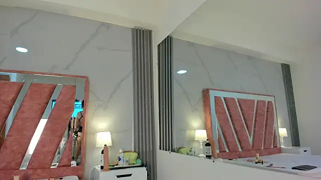 Megan Sweetas online show from 26, 10, 2025