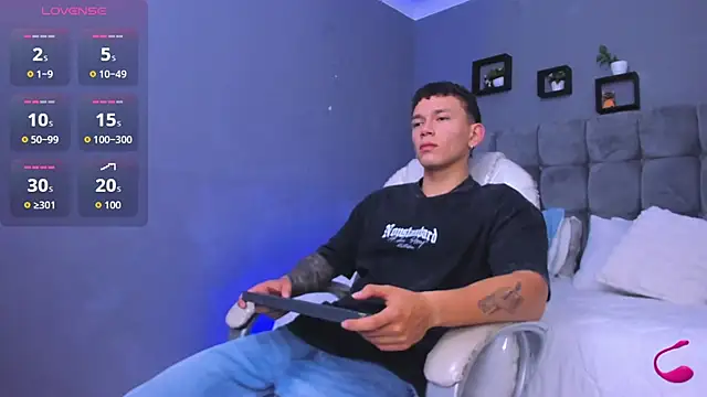 Thomas moon online show from 9, 11, 2025