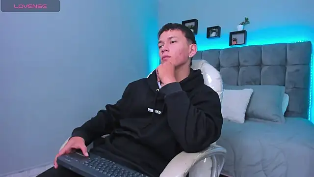 Thomas moon online show from 4, 2, 2026