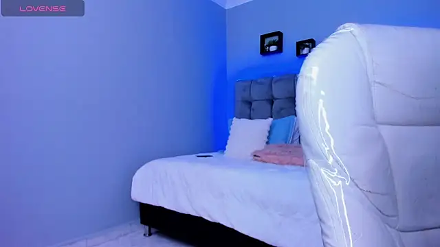 Thomas moon online show from 4, 12, 2025